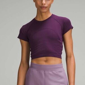 Swiftly Tech Cropped Short-Sleeve Shirt 2.0
Dramatic Magenta / Dramatic Magenta